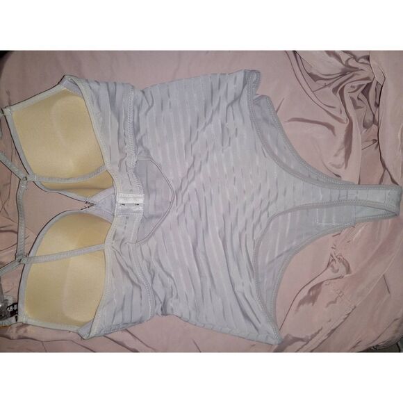 Intimate set  - Picture 7 of 16